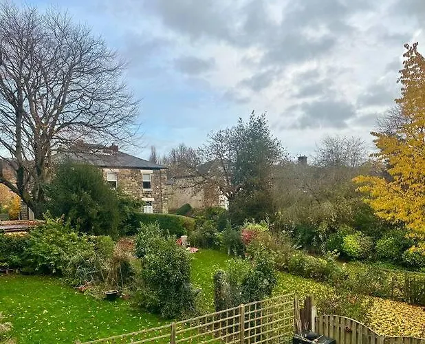 Stylish 2 Bedrooms Flat In A Quiet Cul-De-Sac Area, Near Sheffield City Centre With Free Parking