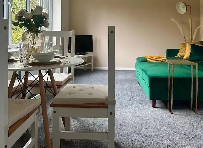 Stylish 2 Bedrooms Flat In A Quiet Cul-De-Sac Area, Near Sheffield City Centre With Free Parking