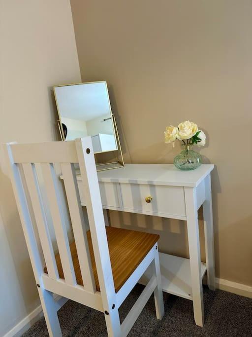 Stylish 2 Bedrooms Flat In A Quiet Cul-de-sac Area, Near Centre With Free Parking Appartamento