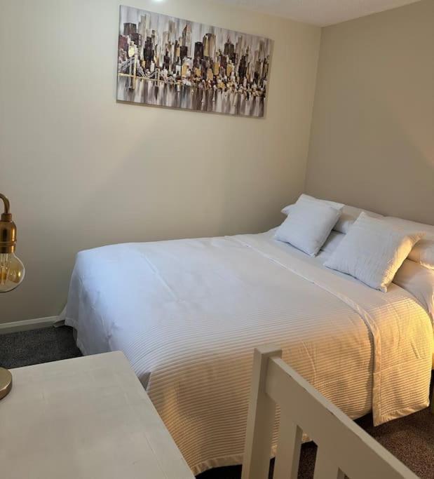 Apartment Stylish 2 Bedrooms Flat In A Quiet Cul-de-sac Area, Near Centre With Free Parking