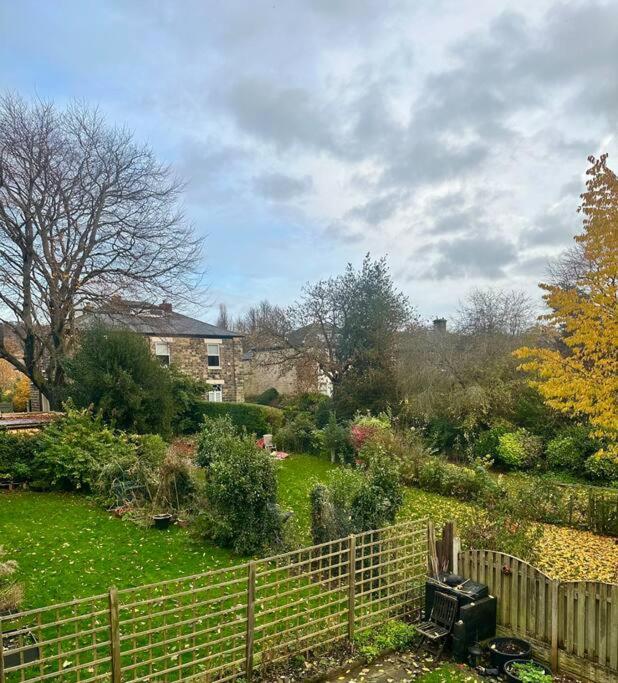 Apartment Stylish 2 Bedrooms Flat In A Quiet Cul-de-sac Area, Near Centre With Free Parking