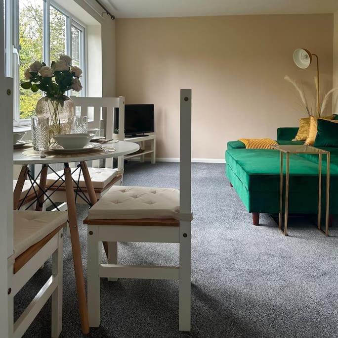 Stylish 2 Bedrooms Flat In A Quiet Cul-de-sac Area, Near Centre With Free Parking Apartment Sheffield